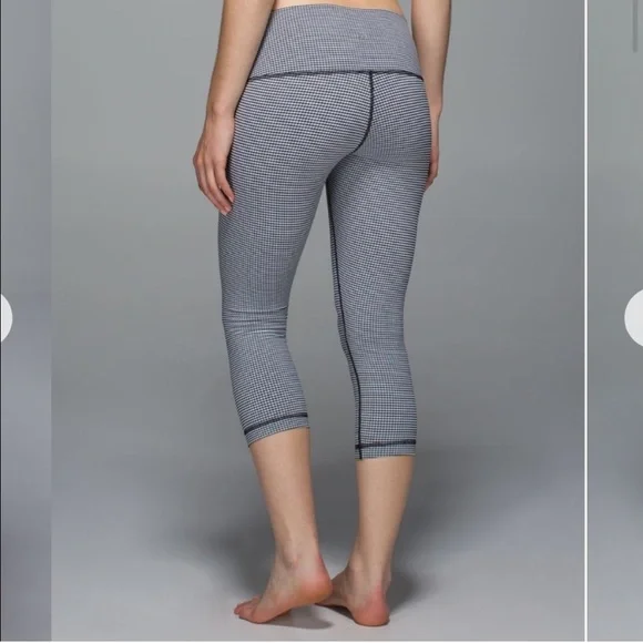 Lululemon Wunder Under Crop Roll Down Waist Gingham Plaid Black White Size 4 - Picture 3 of 7